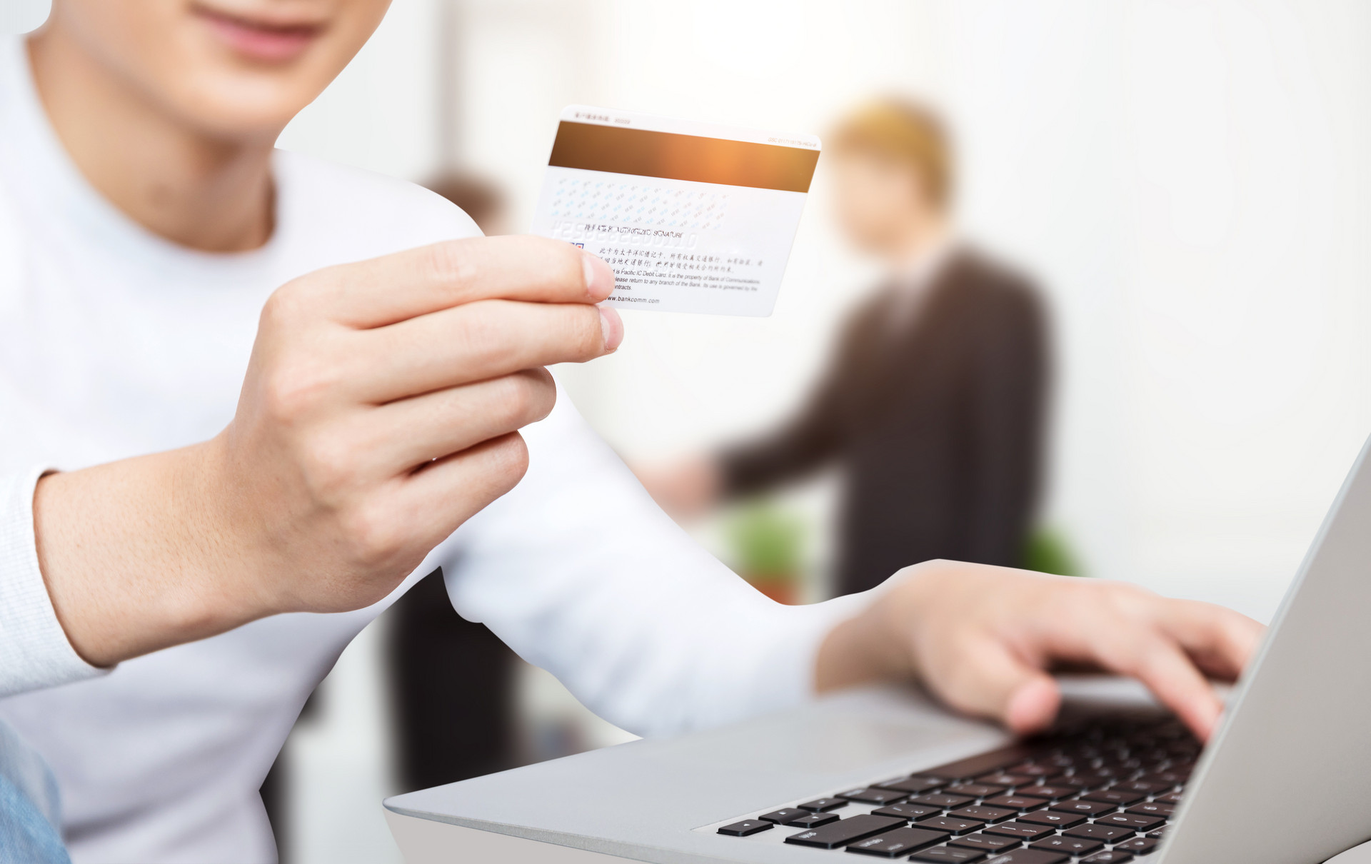 信用卡还款不小心还多了怎么办？有什么影响？