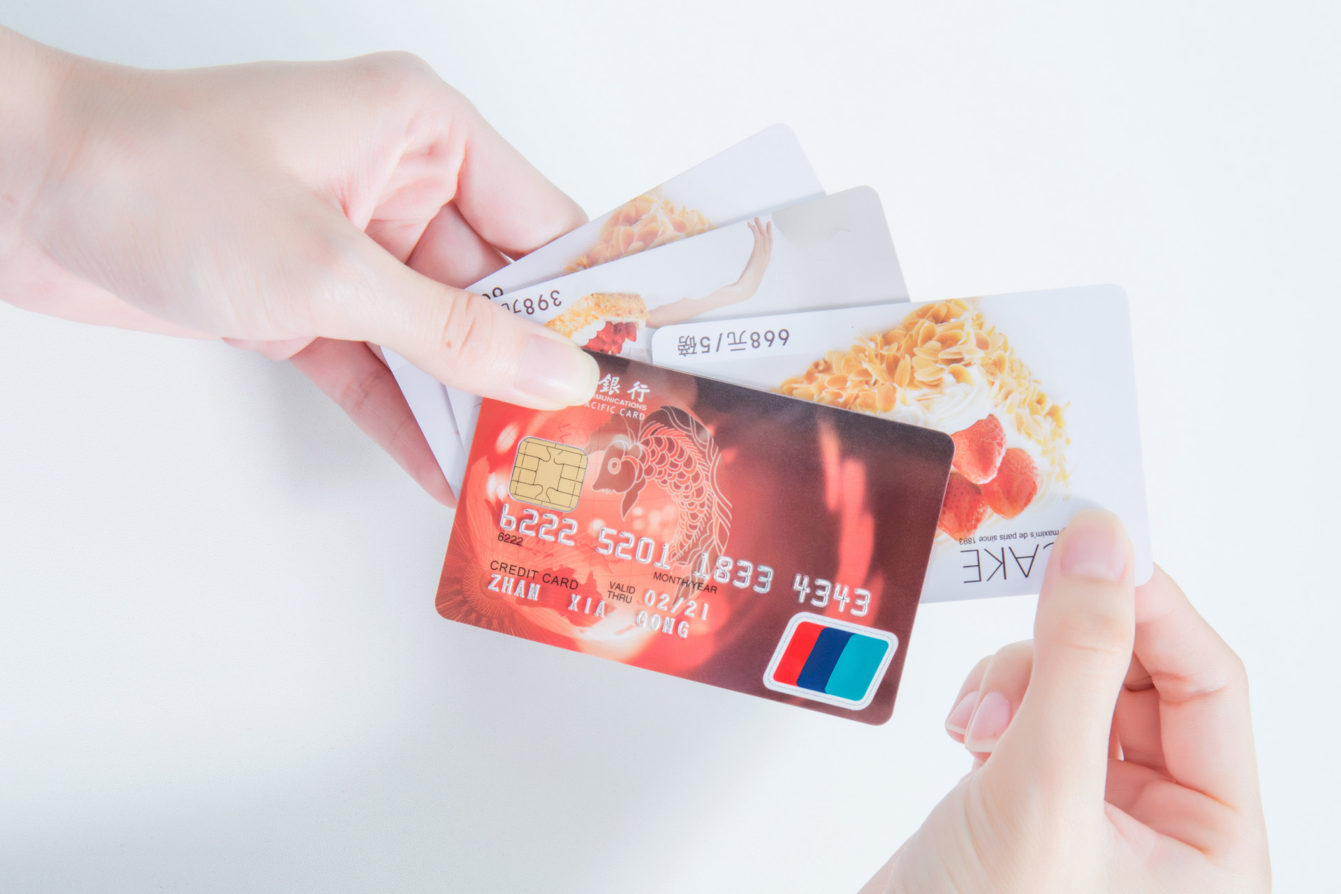 一个人可以申请多少张信用卡？拥有多少总额度？